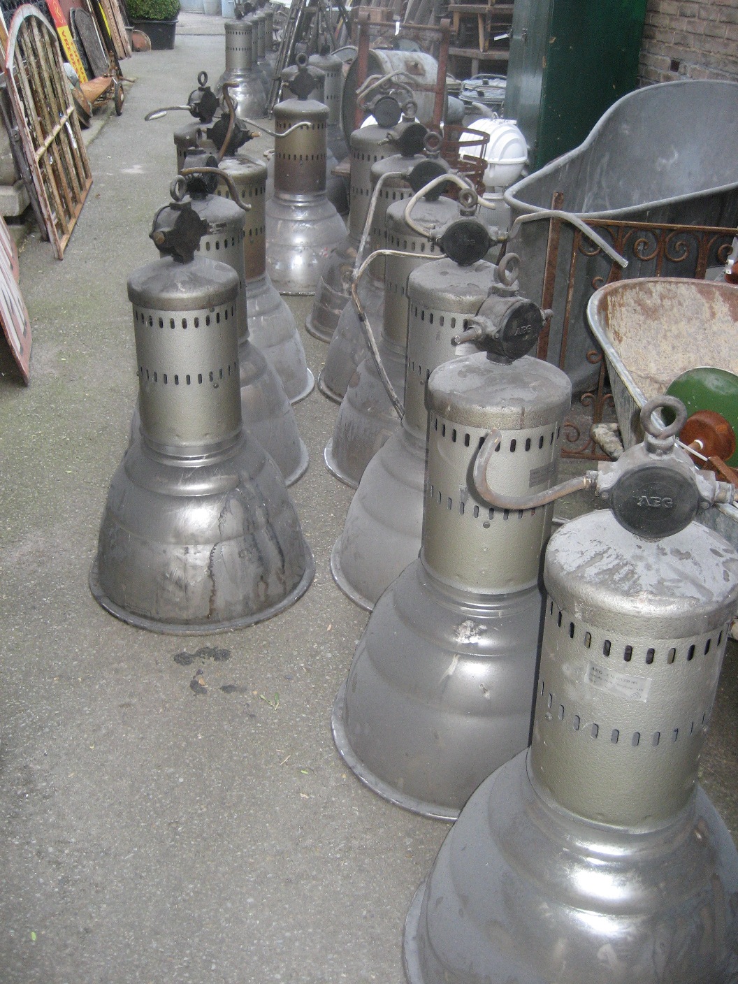Auckland video Kneden oude industriële lampen fabriekslampen lamp lampen - Brocante De Vreemde  Eend