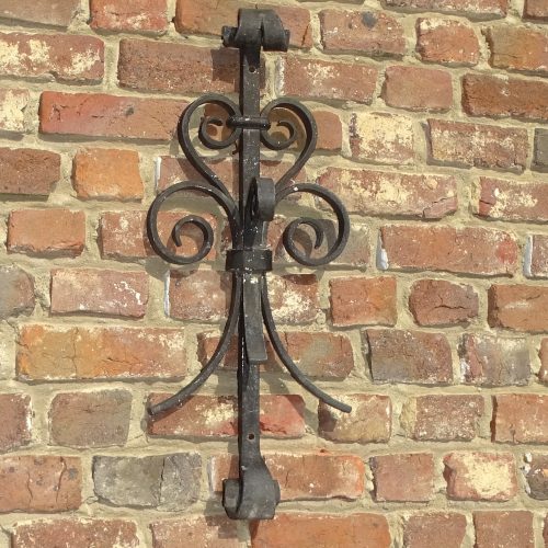 oude smeedijzeren muurankers