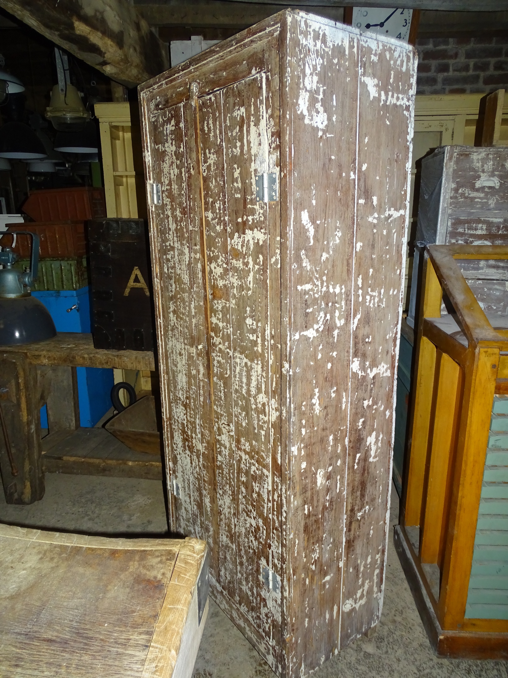 Reactor Snel Gorgelen oude houten kast locker lockerkast klerenkast - Brocante De Vreemde Eend