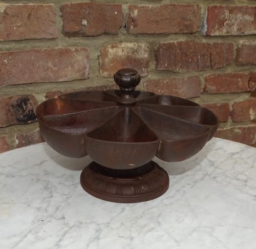 oud spijkerbakje van schoenmaker spijkercarousel