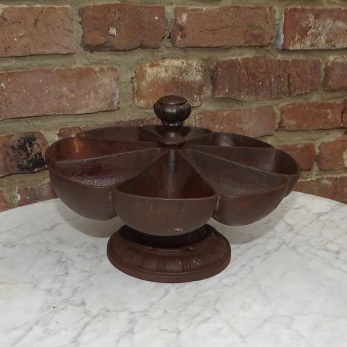 oud spijkerbakje van schoenmaker spijkercarousel