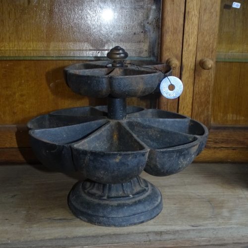 oud spijkerbakje van schoenmaker spijkercarousel