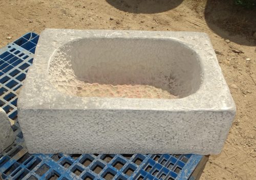 oude arduinen trog troggen drinkbak voederbak plantenbak