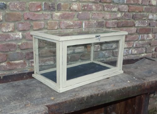 oude kleine vitrine vitrinekast