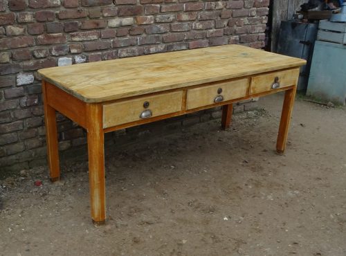 oude beukenhouten werktafel tafel slagerstafel uit slagerij