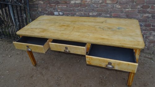 oude beukenhouten werktafel tafel slagerstafel uit slagerij - Afbeelding 3