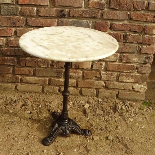 oude ijzeren tuintafel tafel met marmeren blad bistrotafel