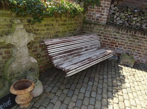 mooie verweerde franse tuinbank bank met gietijzeren poten - Afbeelding 2