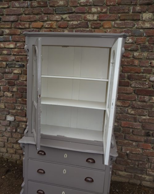 oude kast met 3 lades en vitrine gedeelte - Afbeelding 3