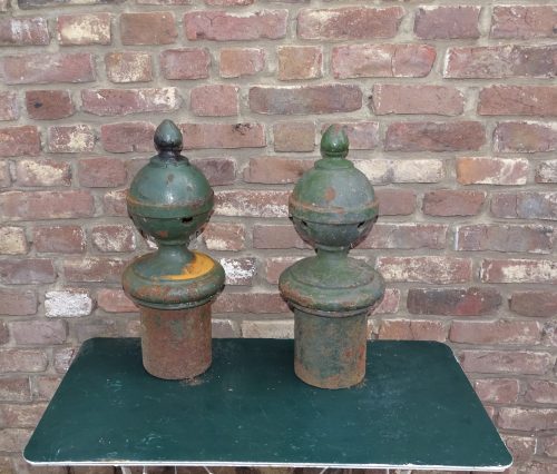set gietijzeren paalkoppen paalkop