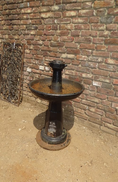 unieke gietijzeren drinkfontein uit frankrijk fontein
