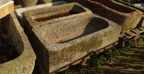 oude arduinen trog drinkbak voederbak paardenbak