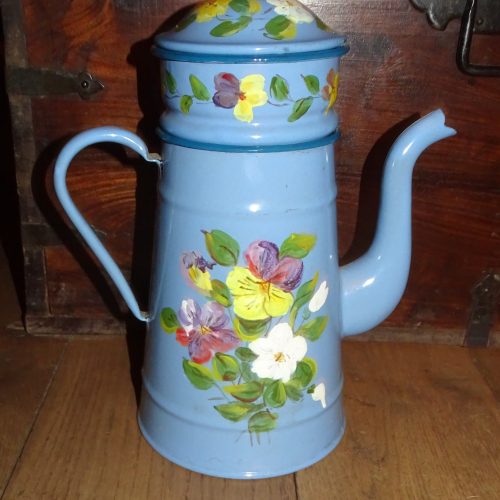 emaillen koffiekan koffiepot gedecoreerd met bloemen