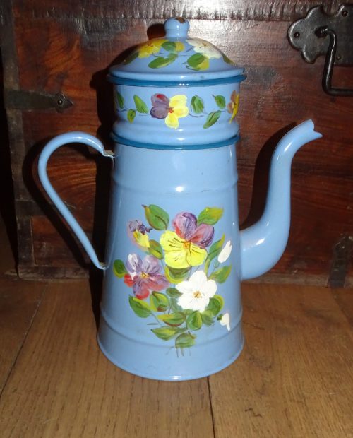 emaillen koffiekan koffiepot gedecoreerd met bloemen