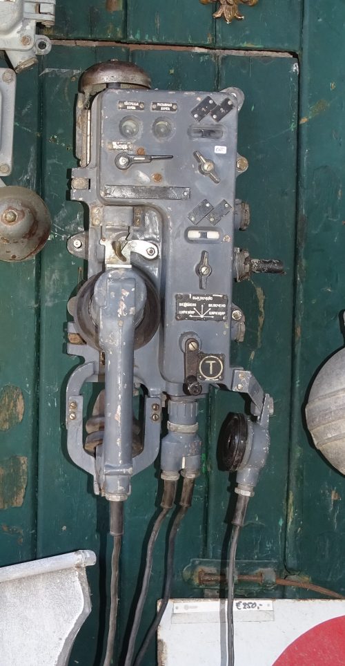 oude telefoon uit Russische onderzeeër
