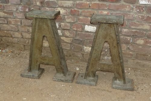 set zware gietijzeren tafelpoten a-frame poten machinepoten
