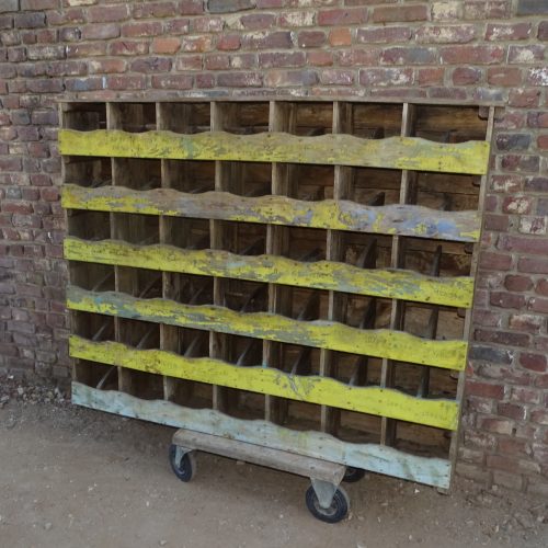 oude houten grutterskast vakkenkast kast