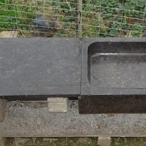 oude arduinen gootsteen wasbak