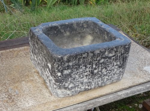 kleine arduinen gootsteen wasbak trog troggen