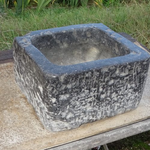 kleine arduinen gootsteen wasbak trog troggen