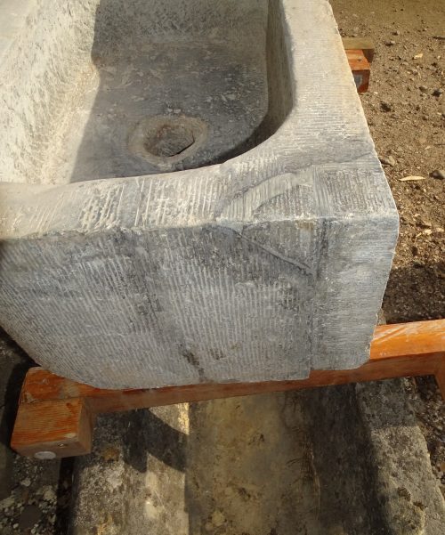 oude arduinen gootsteen wasbak trog - Afbeelding 2