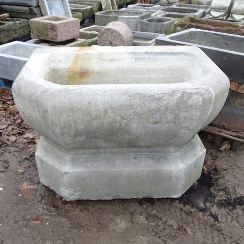 oude arduinen gootsteen wasbak trog pompbak