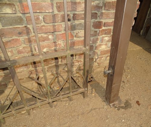antieke vol ijzeren gesmede geklonken poort hek - Afbeelding 3