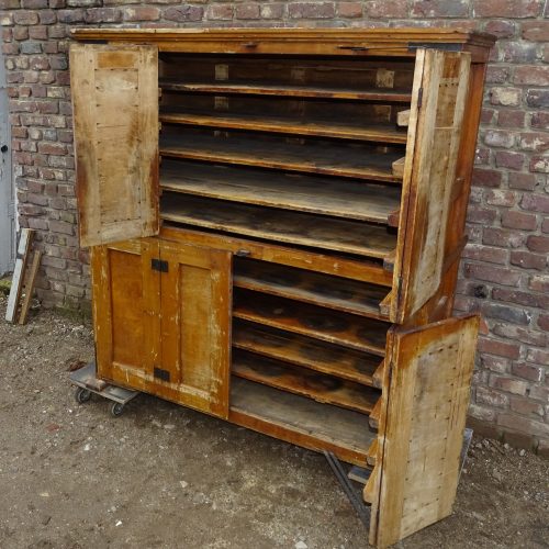 oude broodkast kast winkelkast reiskast bakkerskast