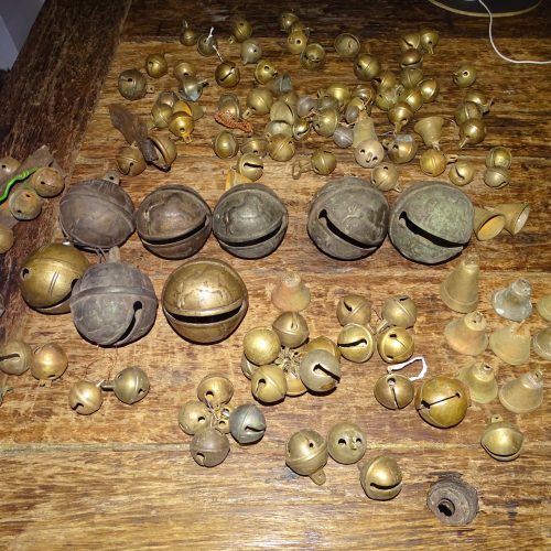 antieke bronzen bellen bel voor dieren koebel paardenbel