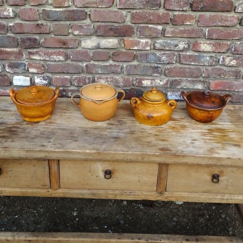 4 oude aardewerken potten ketels