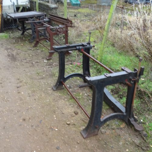 3 maal gietijzeren machineonderstel poten onderstel tafel