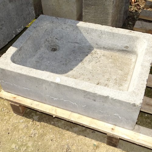 oude arduinen gootsteen pompbak wasbak lavabo