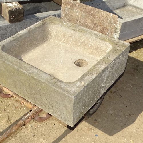 oude arduinen gootsteen wasbak lavabo pompbak