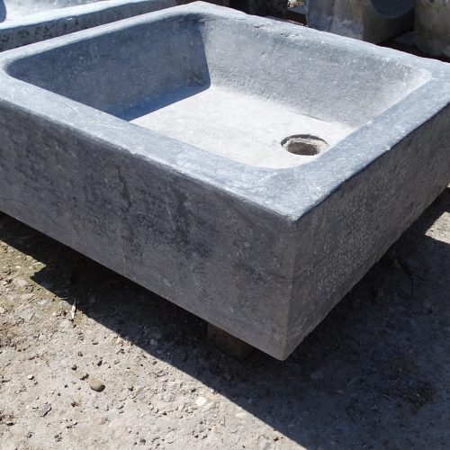 oude arduinen gootsteen wasbak lavabo pompbak