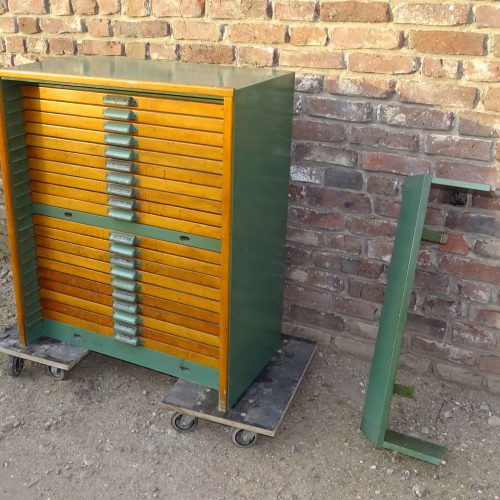 oude letterkast zetkast uit drukkerij fourniturenkast
