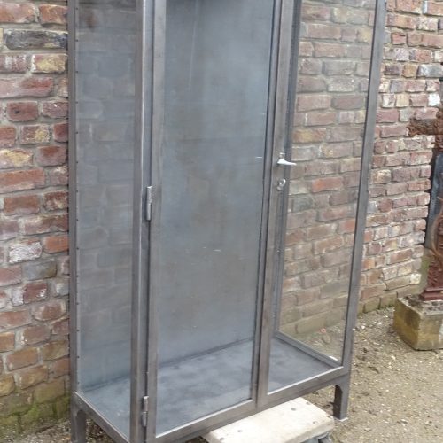 oude ijzeren vitrine vitrinekast kast uit de jaren 30