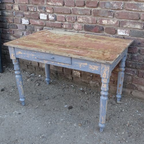 oude tafel met lade