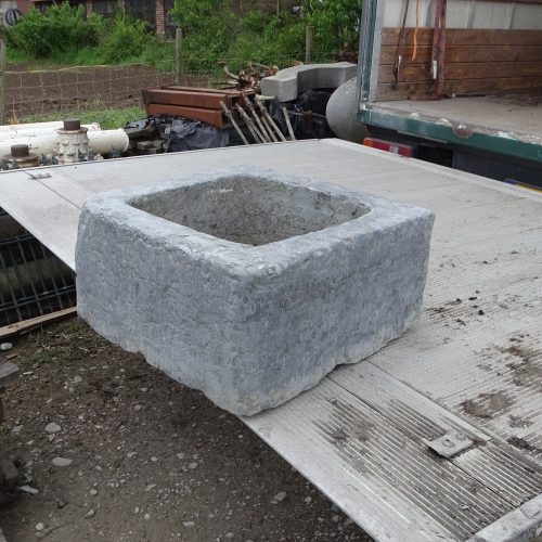 oude arduinen gootsteen wasbak lavabo pompbak
